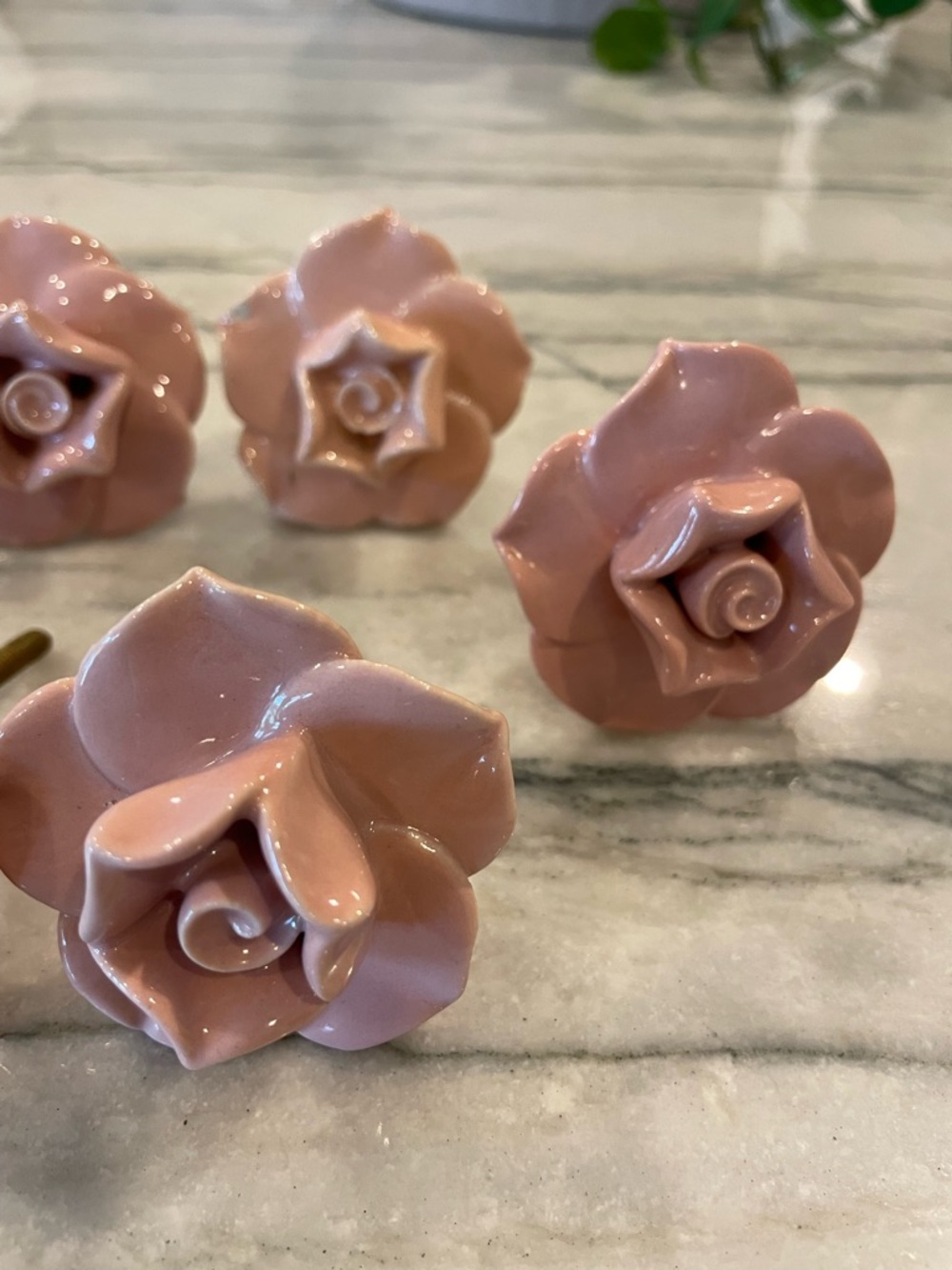 NINE Anthropologie Dusty Pink Ceramic Rose Drawer Knobs - Picture 4 of 9